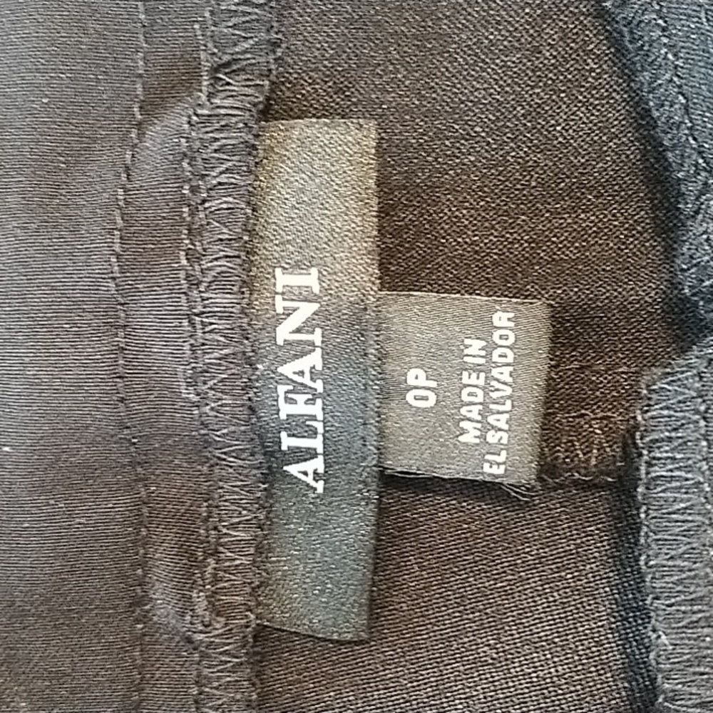 Alfani Ebony Black Capri Stretch Pants sz 0P - Picture 8 of 10